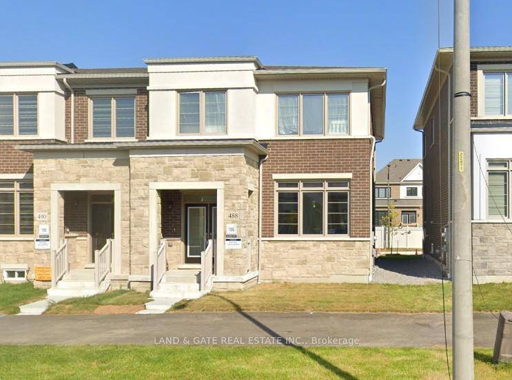 Modern 4 Bedroom Freehold Townhome in Prime Whitby Location !