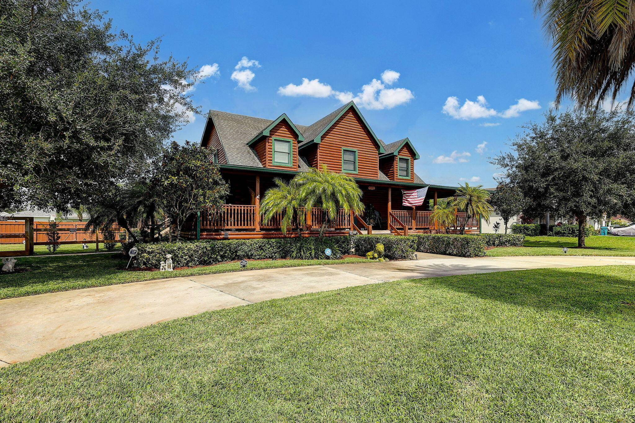 Gorgeous log home with a pool !