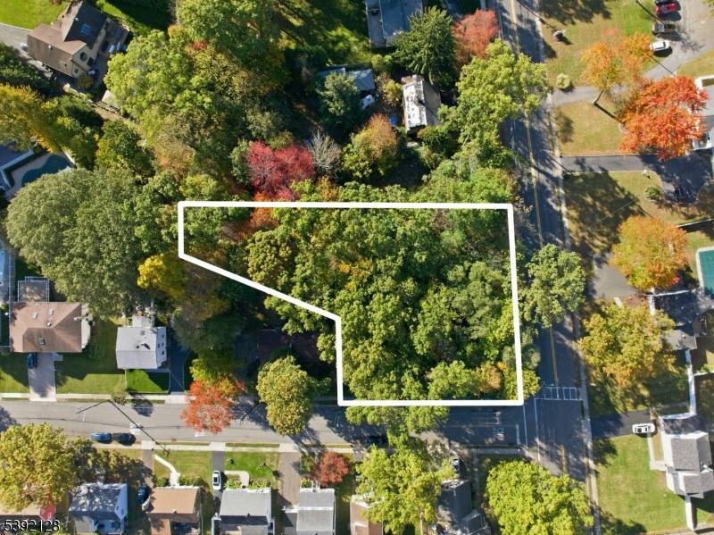 Prime opportunity in the heart of Waldwick, Bergen County !