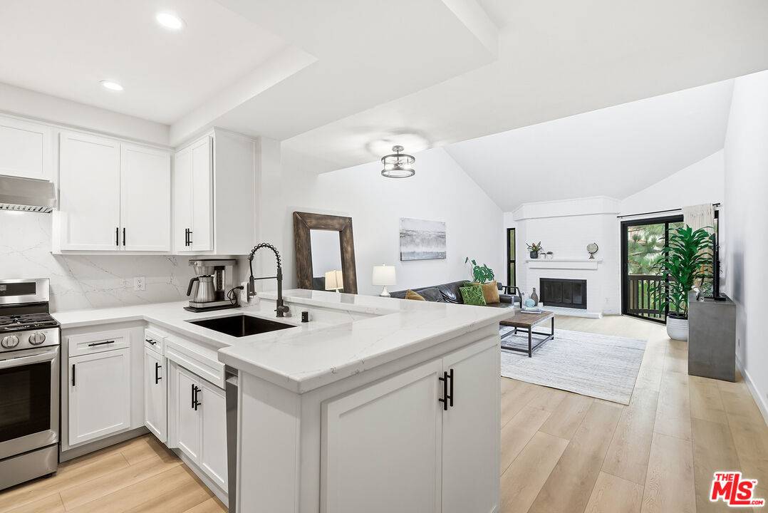 8515   Falmouth Ave 1BR Playa Del Rey La