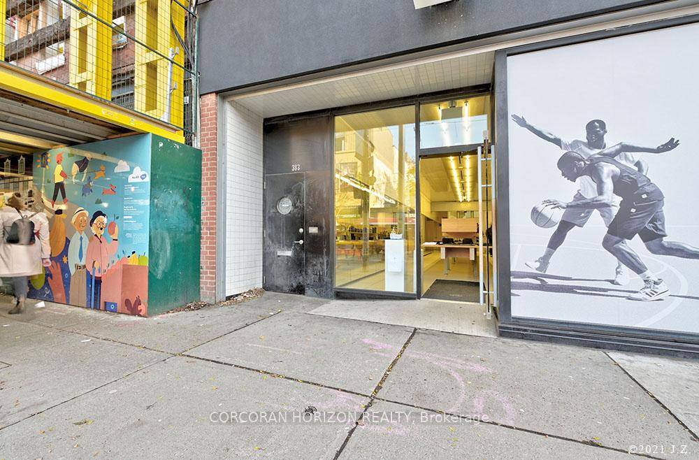 Authenic Queen West Apartment with NYC Charm !