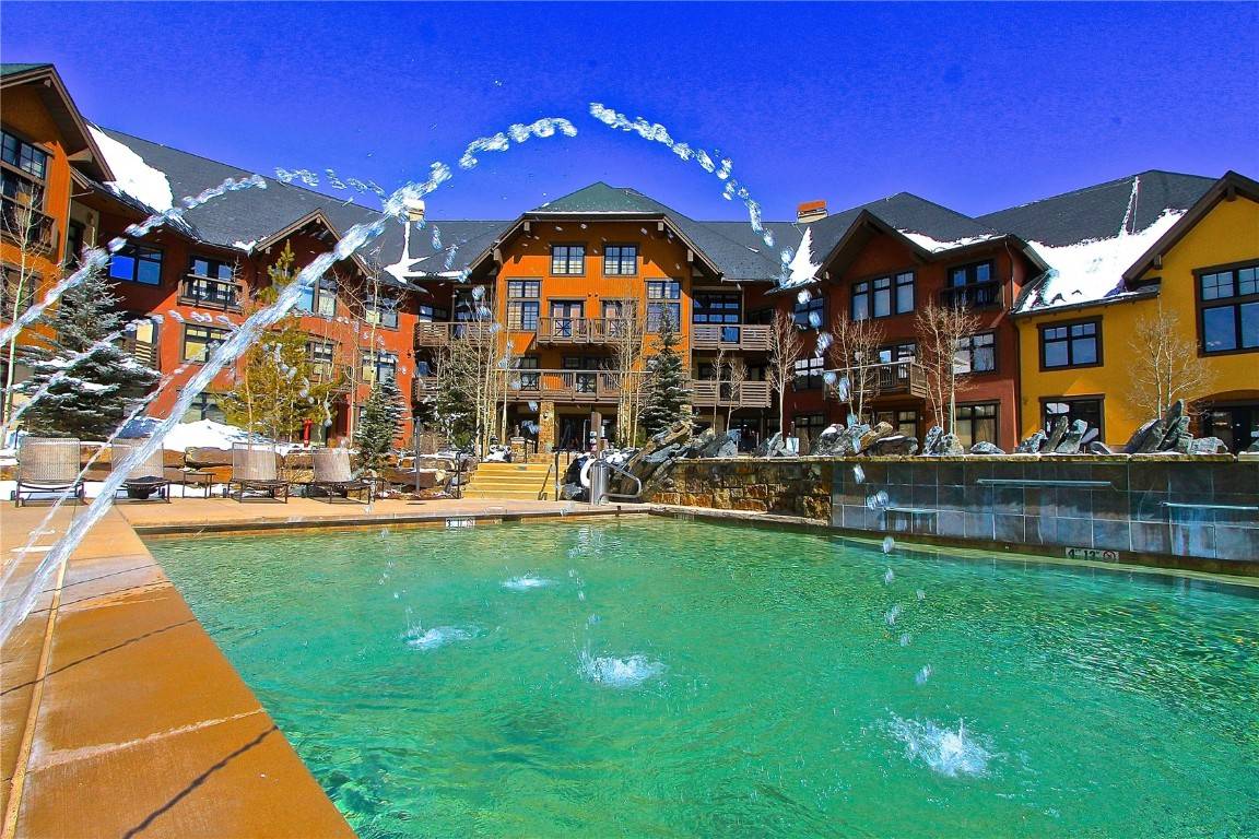13 Week Ownership Opportunity PREMIER 2nd floor CORNER 2 bedroom that's OVER 1000 Square Feet with VAULTED CEILINGS.