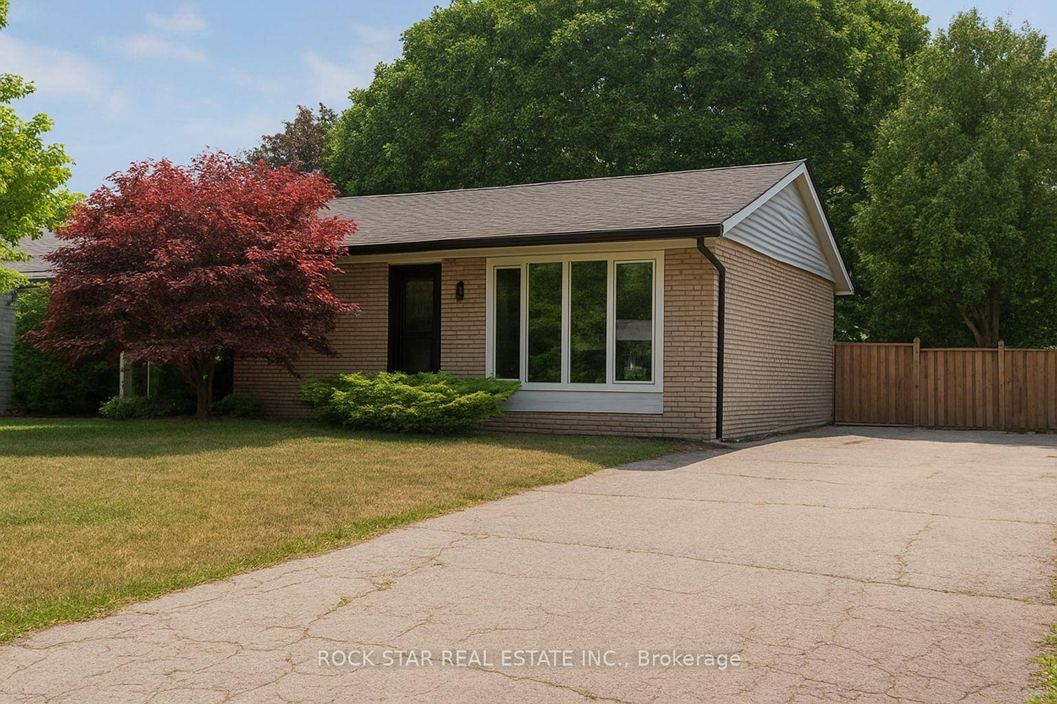 Welcome to this beautifully updated bungalow in Burlington's sought after Appleby community a home that effortlessly combines modern comfort, versatility, and style.