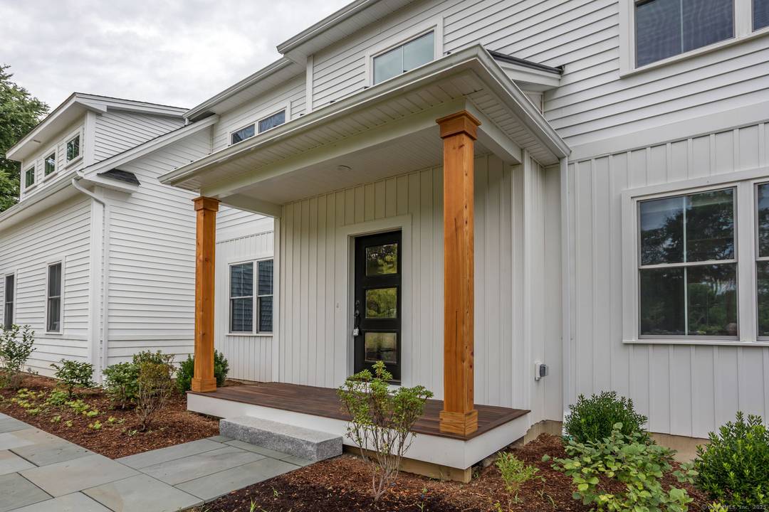 Exquisite new construction in desirable location in lovely Oxford CT.