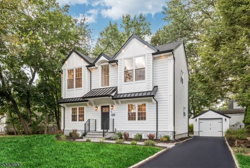 Brand new luxury home with one of a kind features and gorgeous curb appeal, ideally located in the sought after Hawes school district with easy access to all of Ridgewood's ...