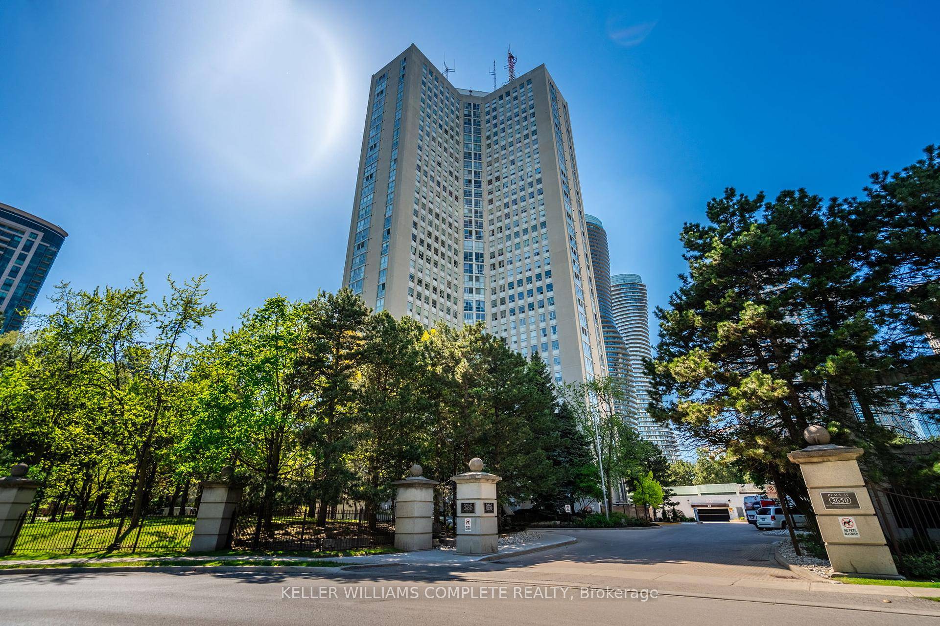 Experience urban living at its finest in this condo unit located on the 23rd floor of Place IV, the most grand of all the Square One condominiums within the well ...
