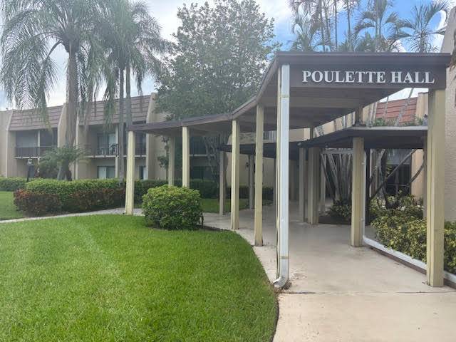 SPACIOUS 1 BR, 1 FULL BATH 1ST FLOOR CONDO IN SOUGHT AFTER FOUNTAINS COUNTRY CLUB.
