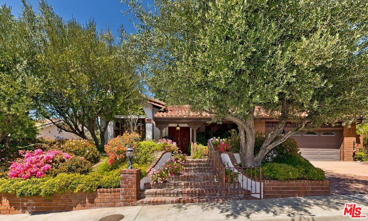 3146   Hutton Dr 3.0 Beverly Hills Post Office | B.H.P.O. LA
