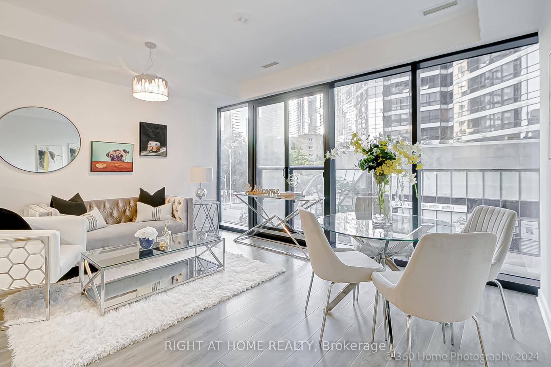 Discover your ideal home at this beautifully appointed 1 bedroom Den unit, perfectly situated just steps from the University of Toronto.
