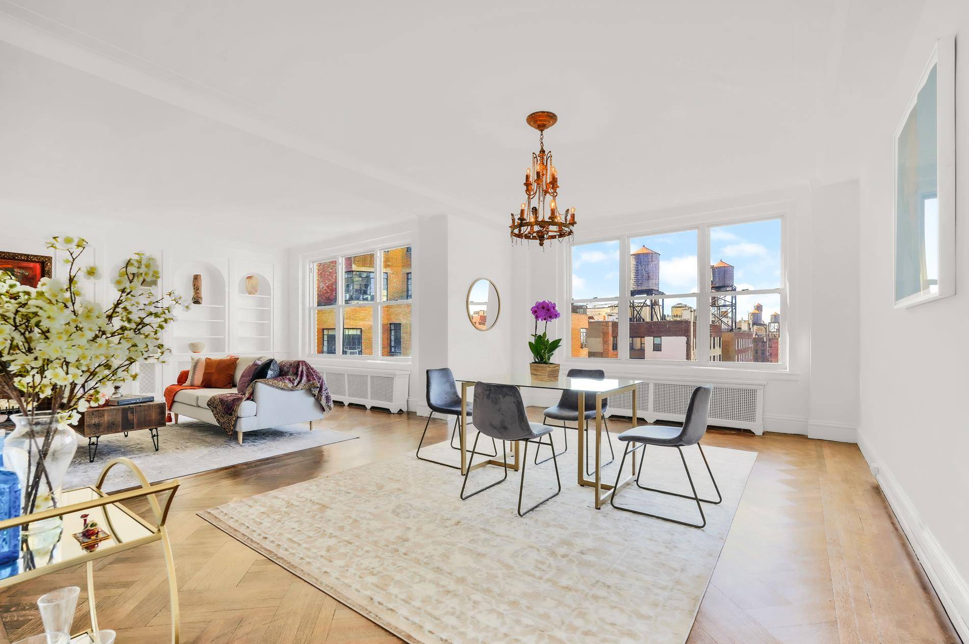NEW YEAR, NEW PRICE ! This spacious classic six residence boasts a semi private landing, a gracious entry foyer, three exposures for abundant natural light, high ceilings, and original hardwood ...