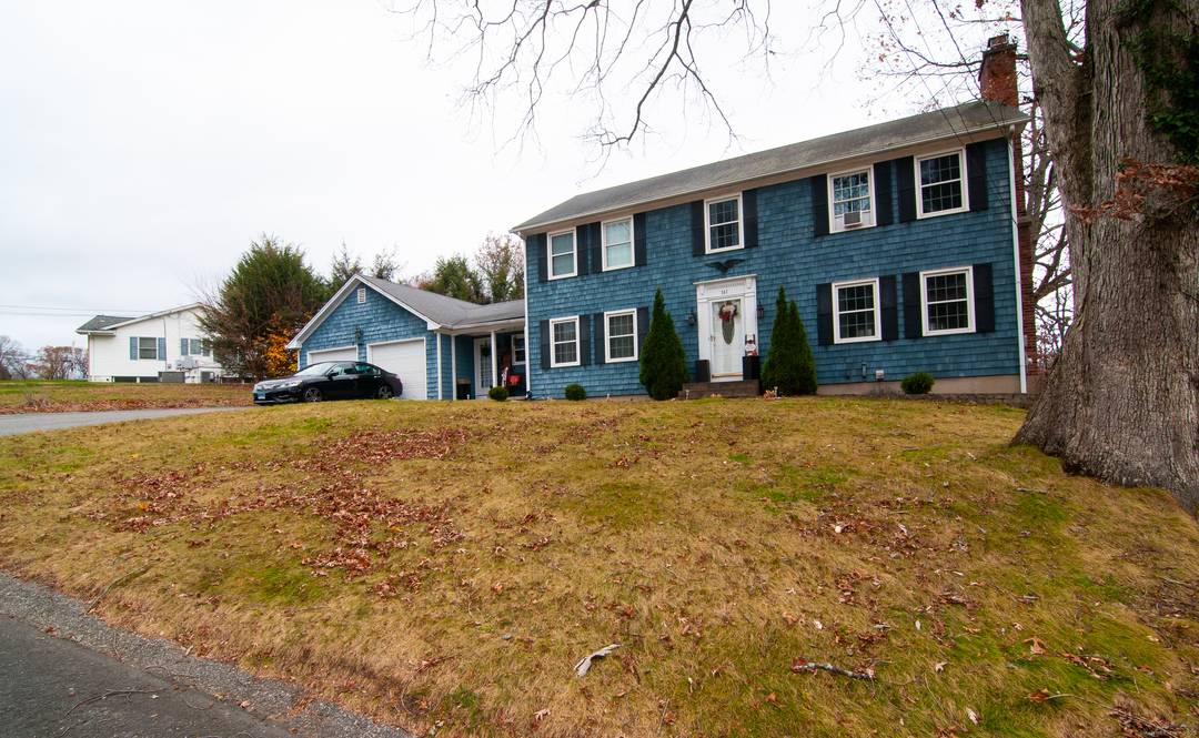 Come take a look at this stunning and gorgeous 4 bedroom and 3 1 2 baths center hall colonial !