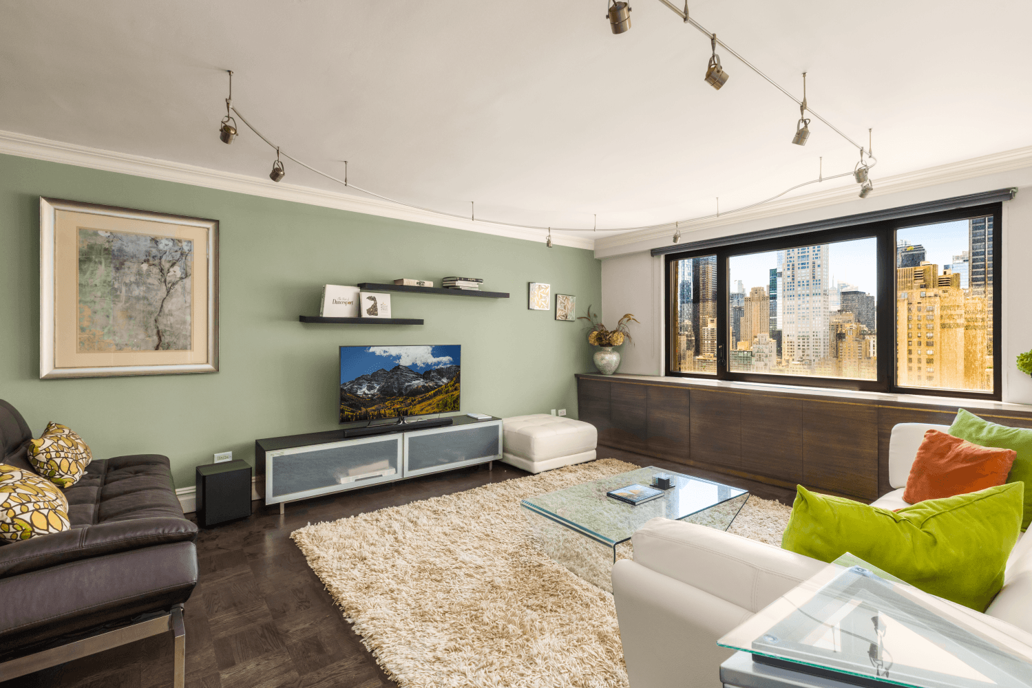 Perched on the 30th floor of one of the Upper West Side's most sought after cooperatives, Residence 30G is a refined, sun filled sanctuary with iconic, uninterrupted views over Central ...
