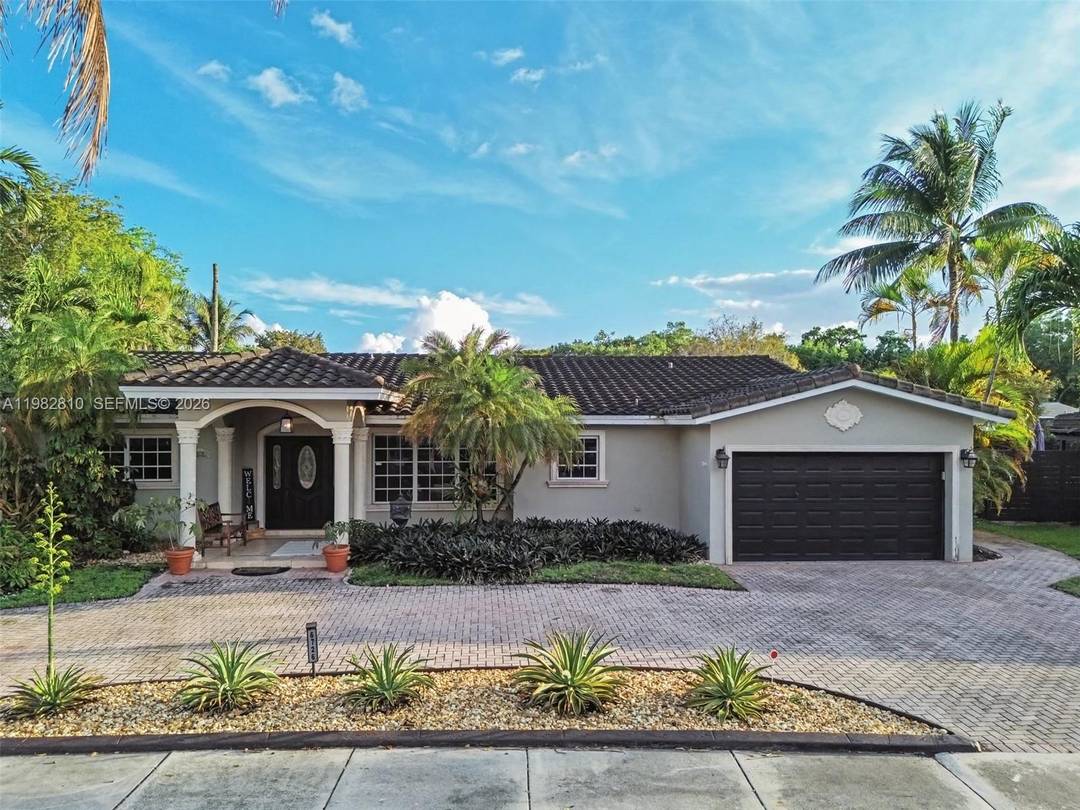 Welcome to this beautiful Miami Lakes gem !