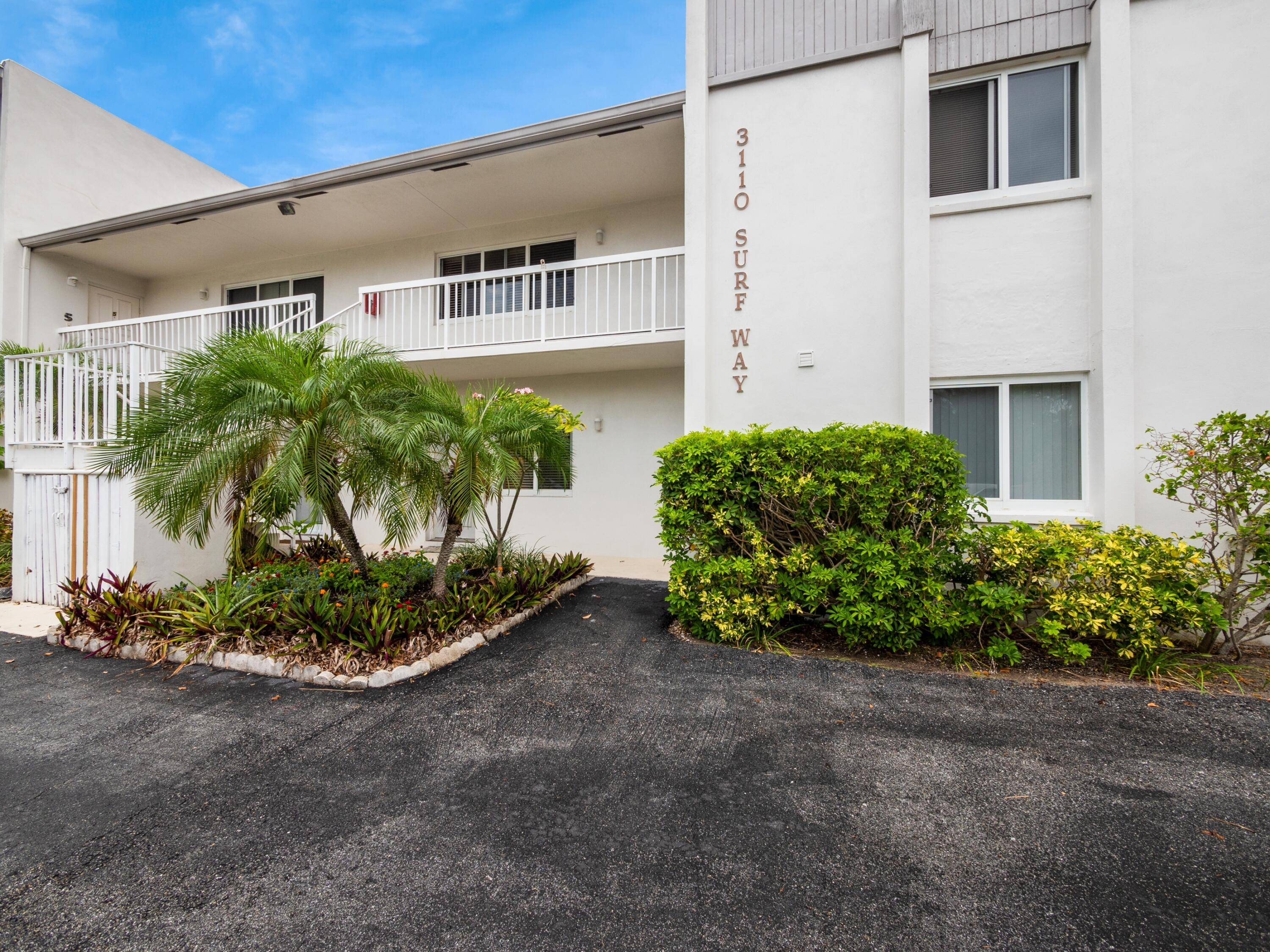 Spacious 3 bedroom 2. 5 bath townhome located in the quaint 6 unit building on Singer Island, Island living at its best with private community pool and only 3 blocks ...