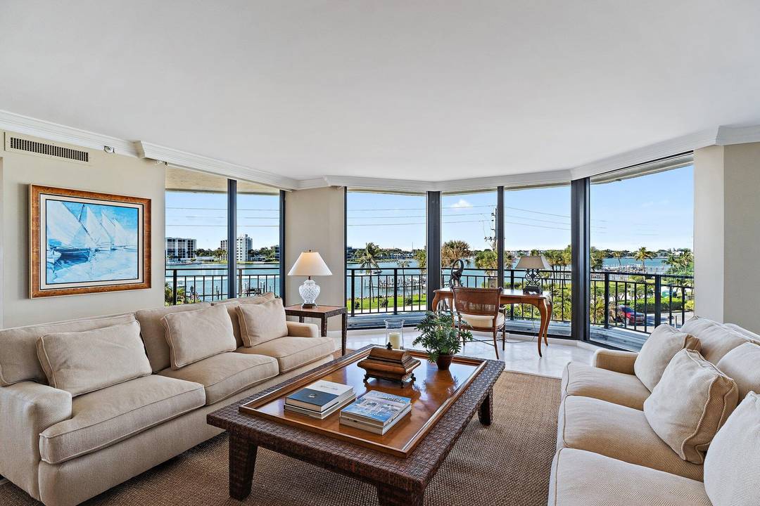 Welcome to Landfall, a luxurious boutique oceanfront residence nestled in the heart of prestigious Jupiter Island.