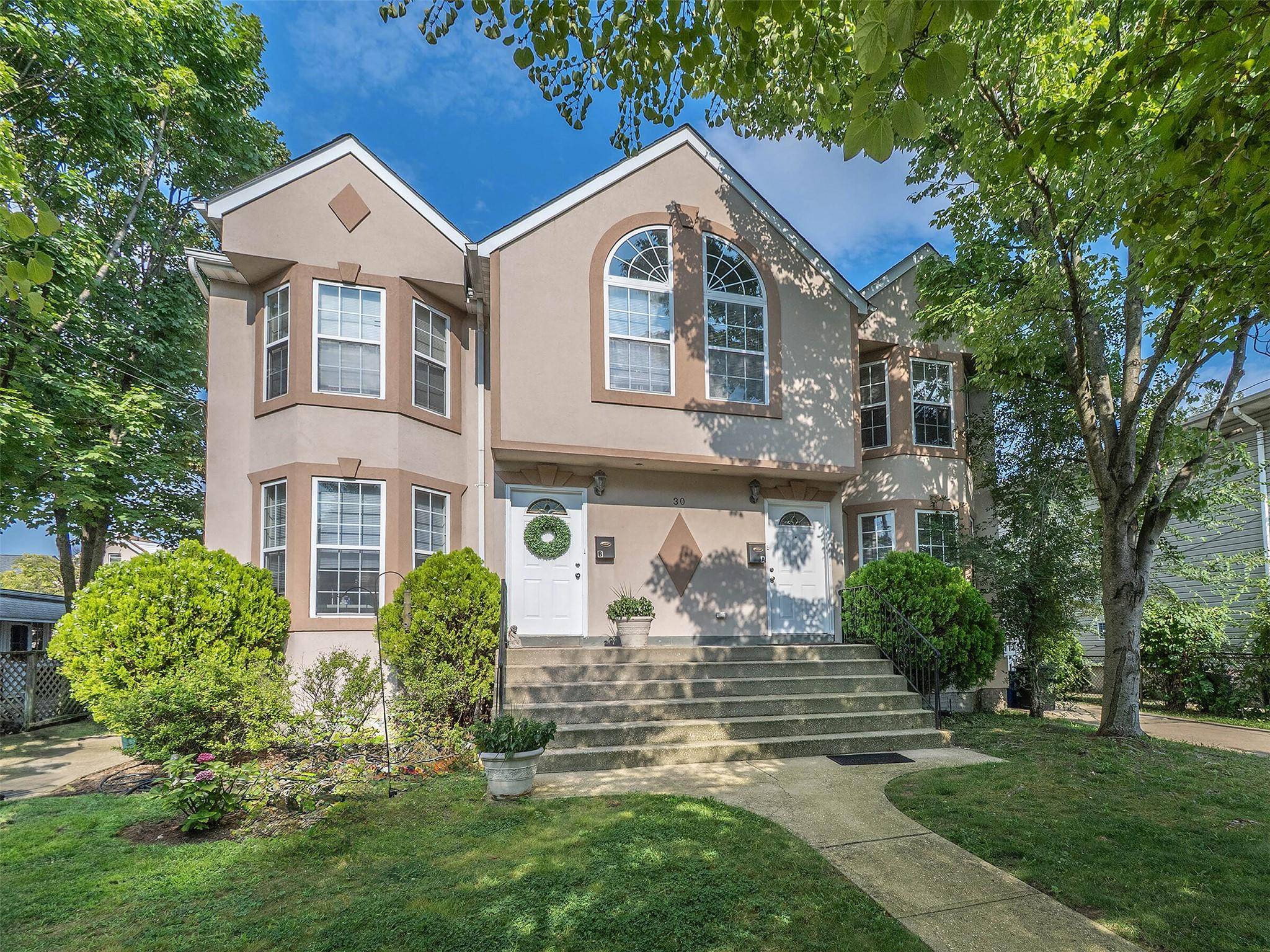Spacious Duplex with 3 bedrooms, 2.