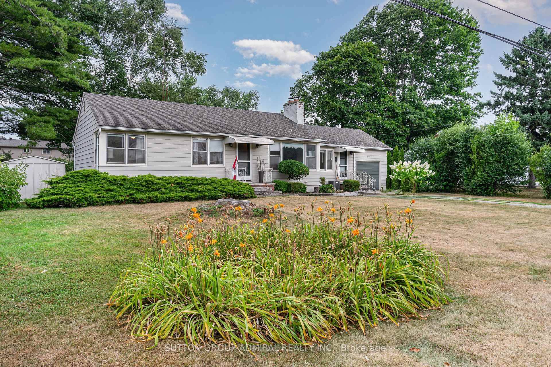 ATTENTION ALMOST 1 2 AN ACRE LOT IN SOUTH WEST OAKVILLE.