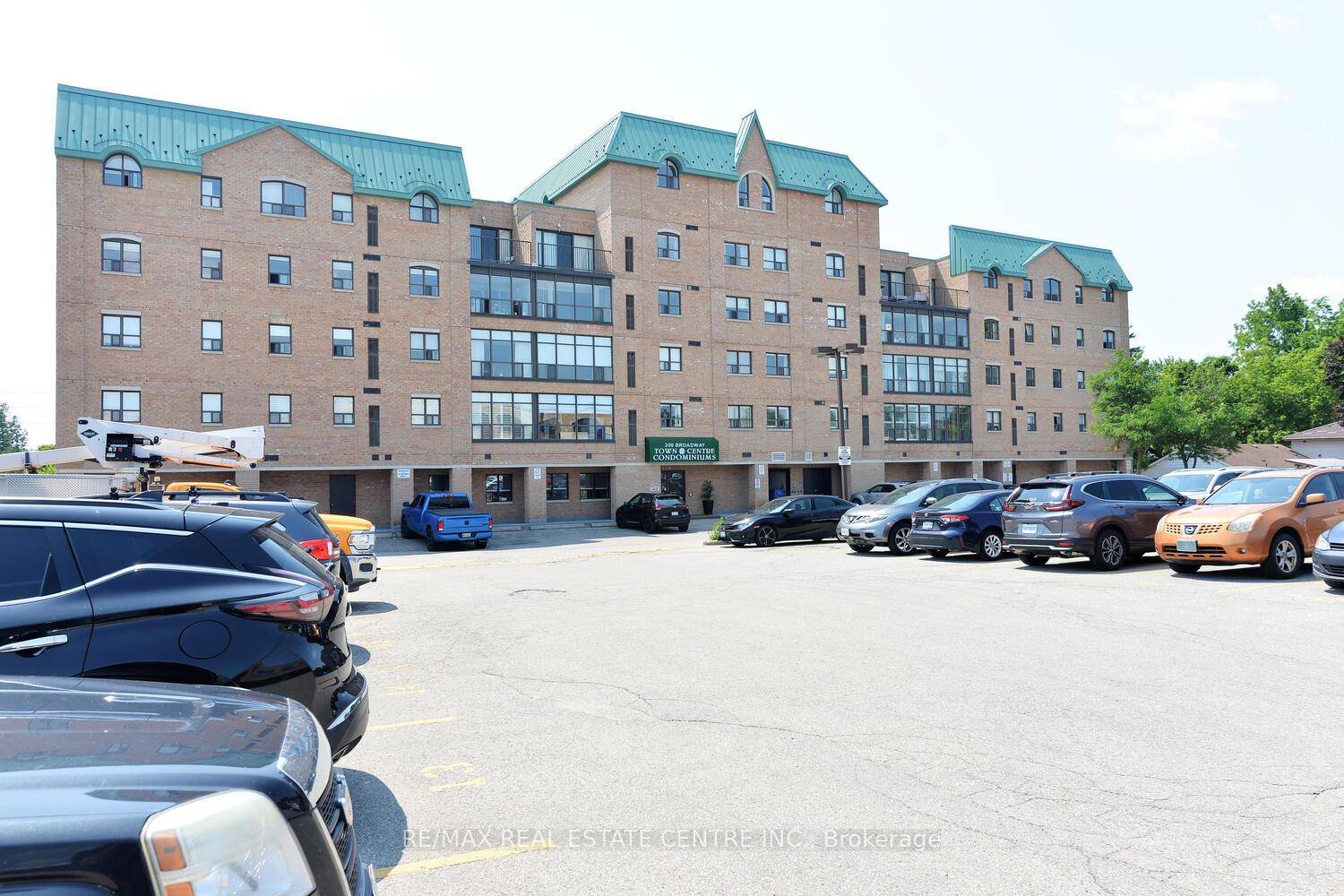 Experience Luxurious Condominium Living in the Heart of Downtown Orangeville !