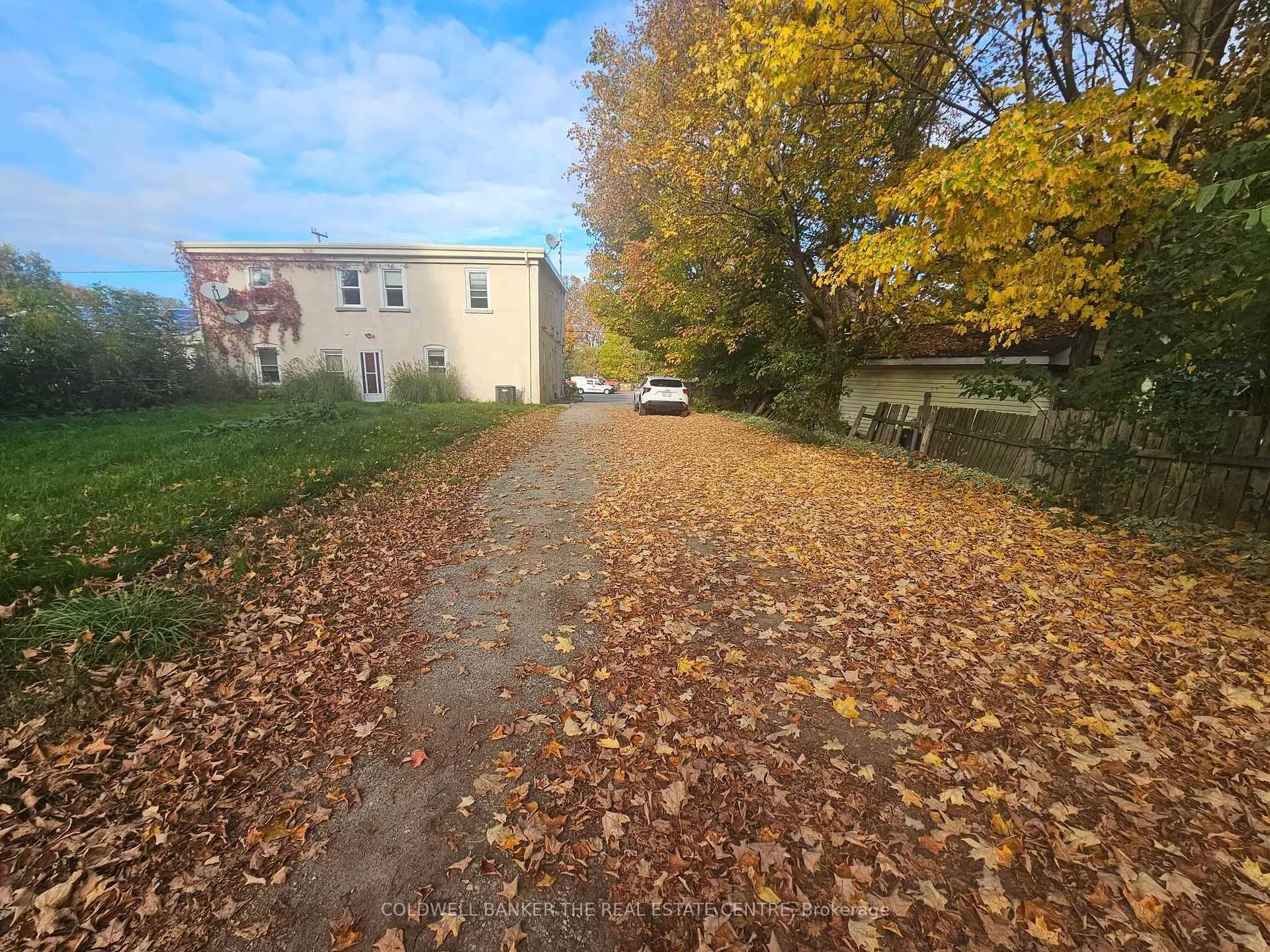 Spacious upper level apartment 1550 sq feet.