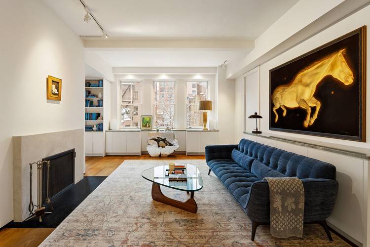 Located on the exclusive Gold Coast of Greenwich Village between Washington Square Park and Union Square, this meticulously renovated residence places you at the epicenter of downtown Manhattan's most coveted ...