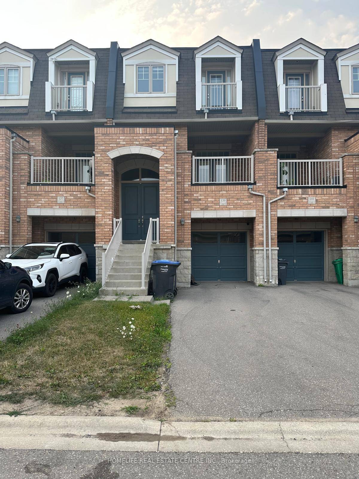 Welcome to this beautifully maintained and spacious townhouse in the highly desirable Mayfield Village community.