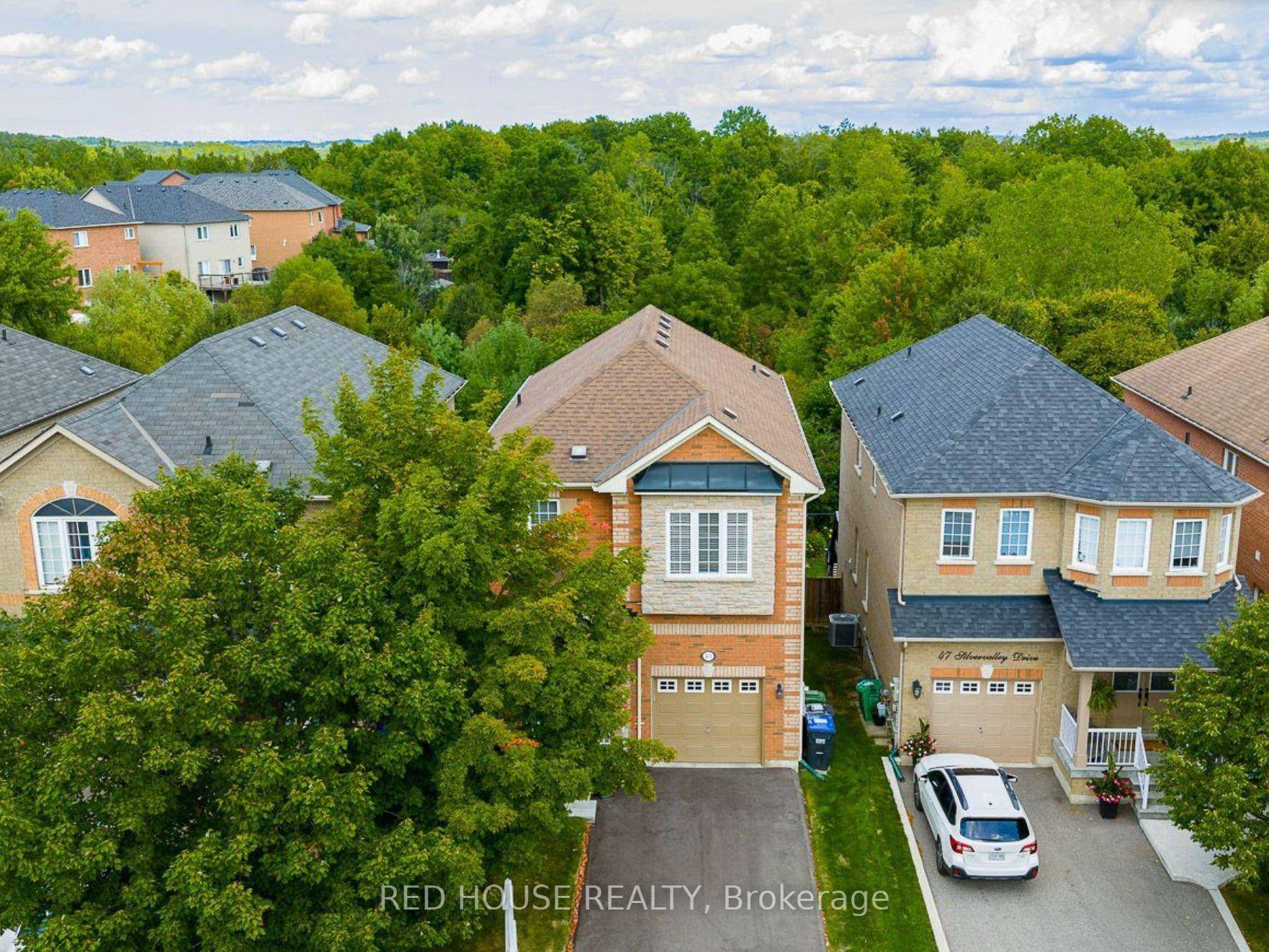 Spacious 4 Bedroom Home Backing Onto Greenbelt !