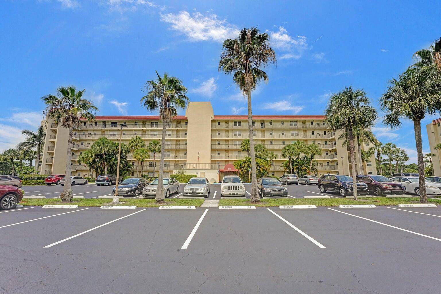 This beautiful 2 2 partially updated, well maintained top floor condo has nice western golf course and lake views.