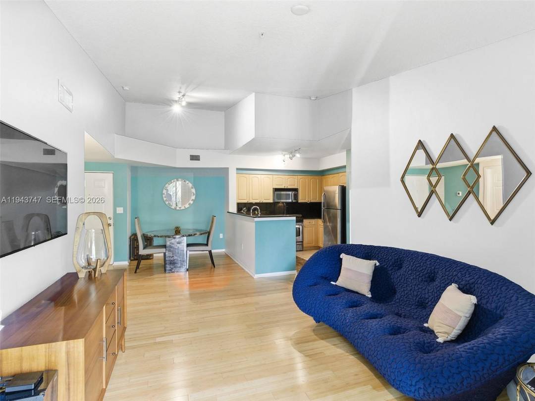 Spacious 2 bed, 2 bath unit in the desirable Gables Court community with HIGH CEILINGS !