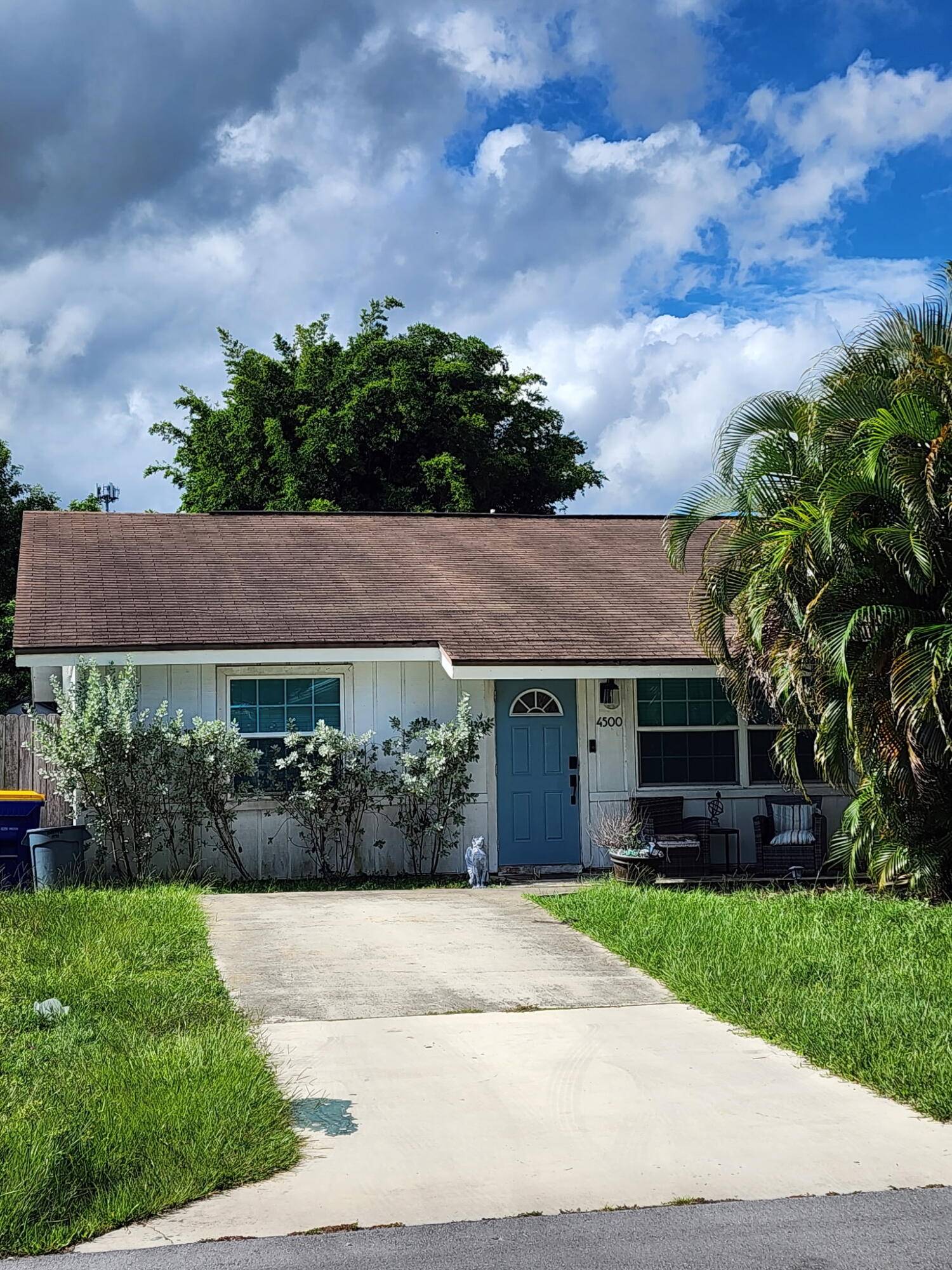 1 2 of duplex available !