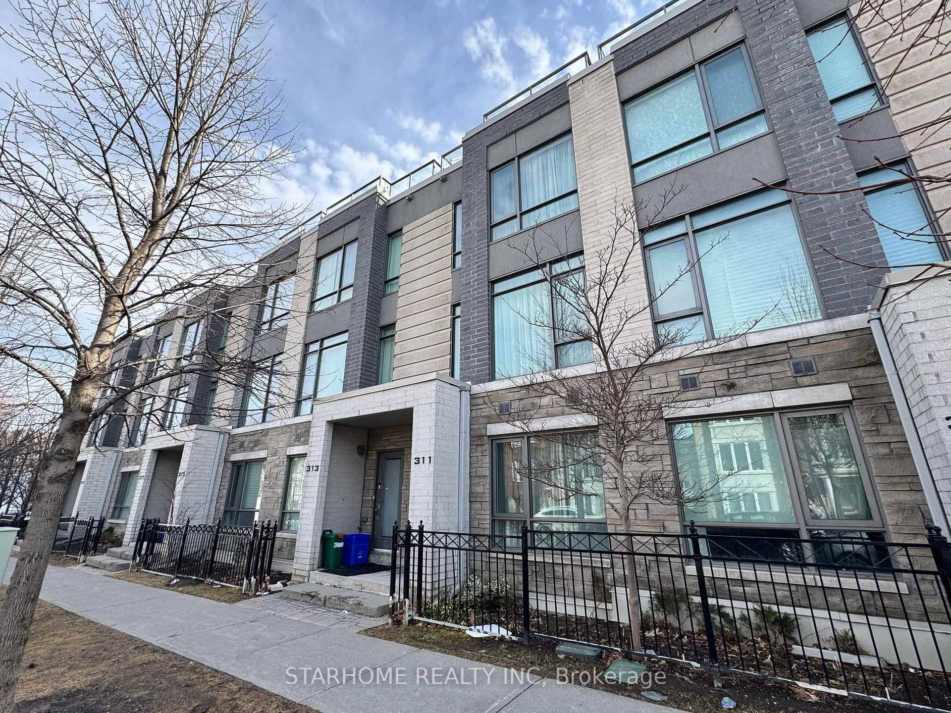 Stunning Eden Park Townhouse, Whole House Newly Painted 1587 Sf Spectacular 450 Sf Roof Garden For BBQ, Parties And Relaxation.