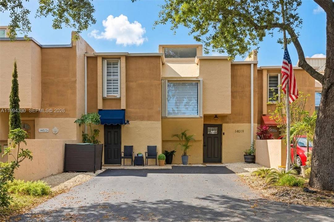 Beautifully remodeled 3 Bedroom 2 bath 1 2 and 2 story townhouse located in the highly desirable Kendall area.