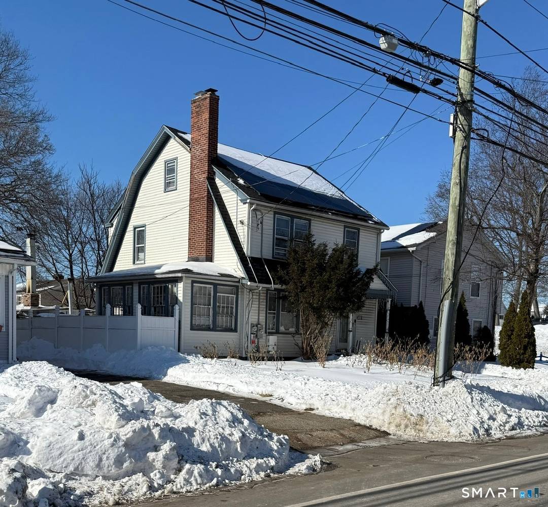 Charming Colonial in Bridgeport's North End !