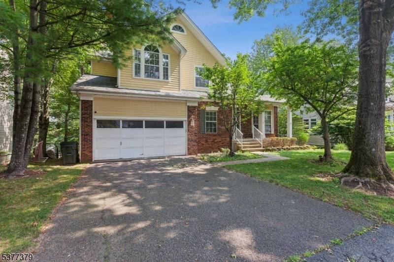 Welcome to this beautifully maintained single family home offering the perfect blend of space, comfort, and functionality.