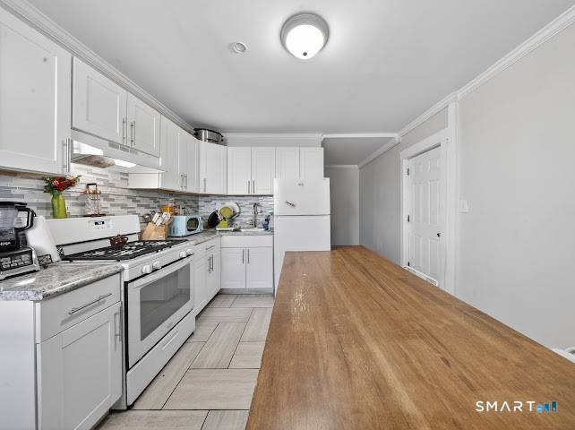 Well maintained 6 family investment property offering a strong opportunity for both immediate cash flow and long term upside.