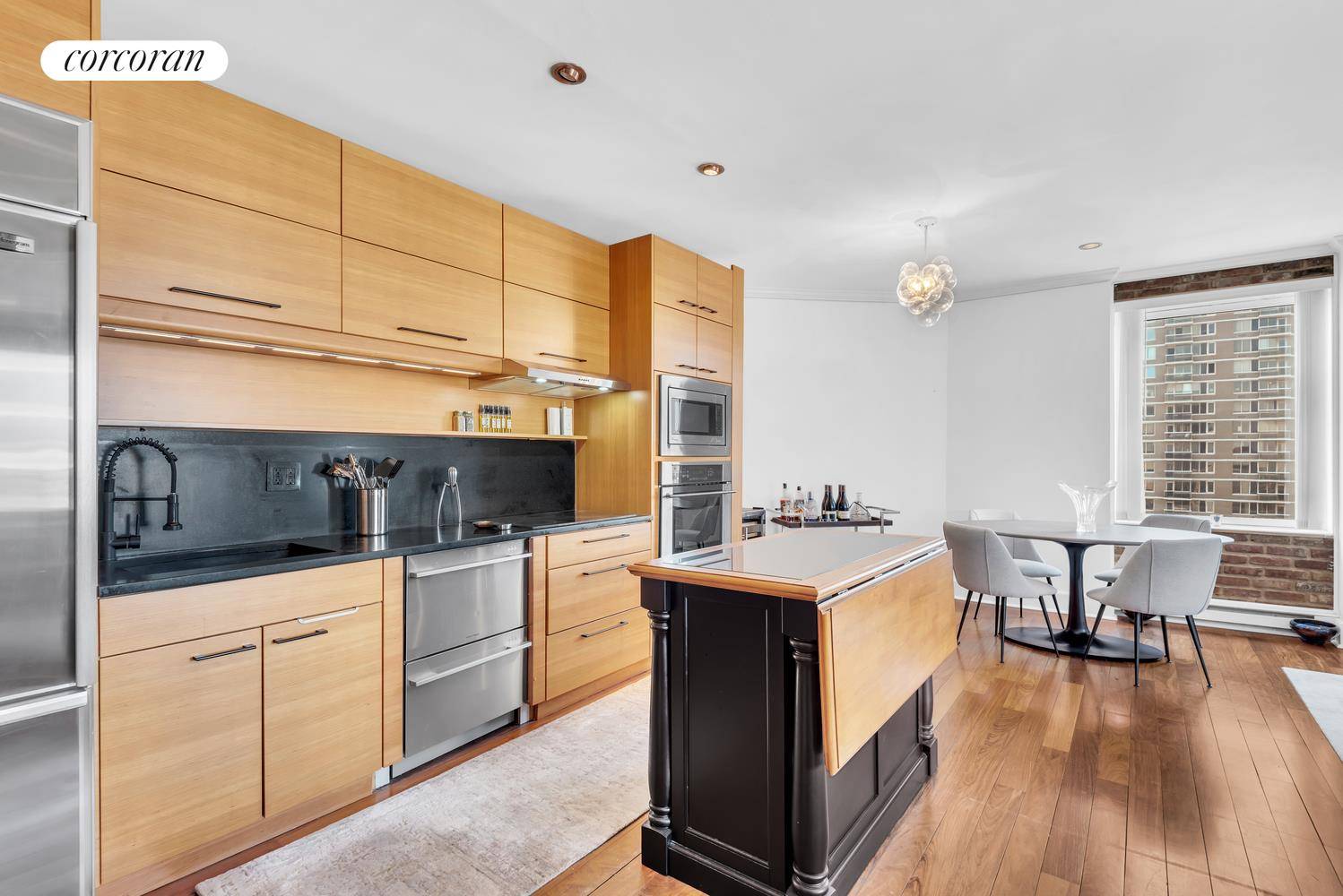 1601 Third Avenue, 34C, New York, NY Condo in Yorkville, Upper East SideSPECTACULAR VIEWS TO THE WEST AND SOUTH.