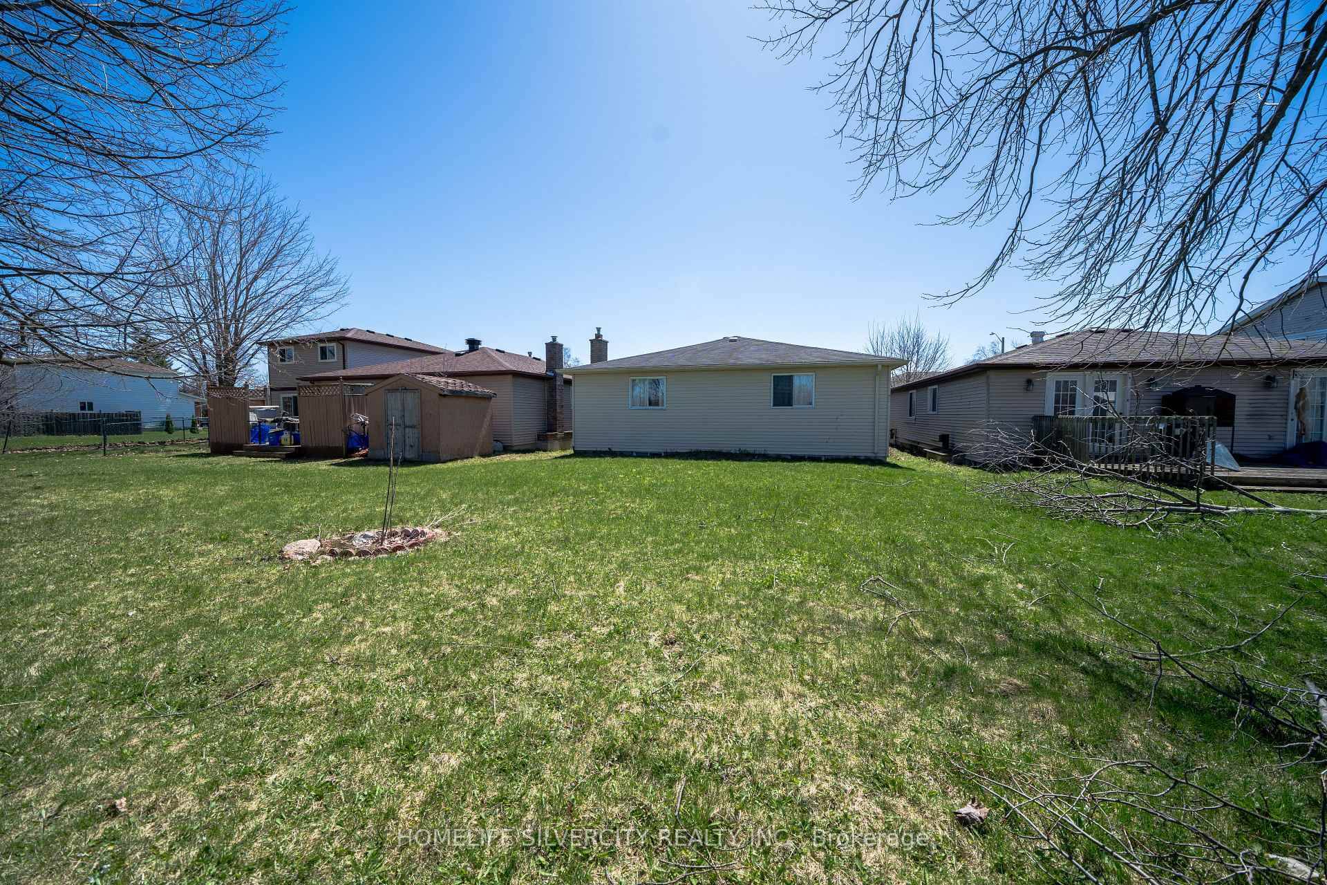 HELLO EVERYONE ! ! Investors Or Large Families !
