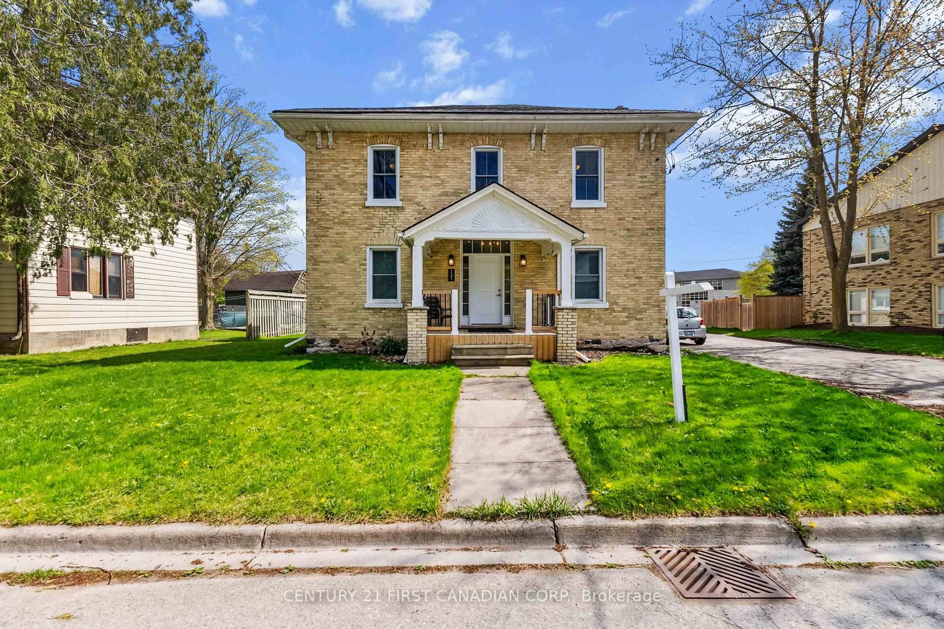Discover a prime investment opportunity in the heart of Lucan with this well maintained duplex at 131 Francis Street.