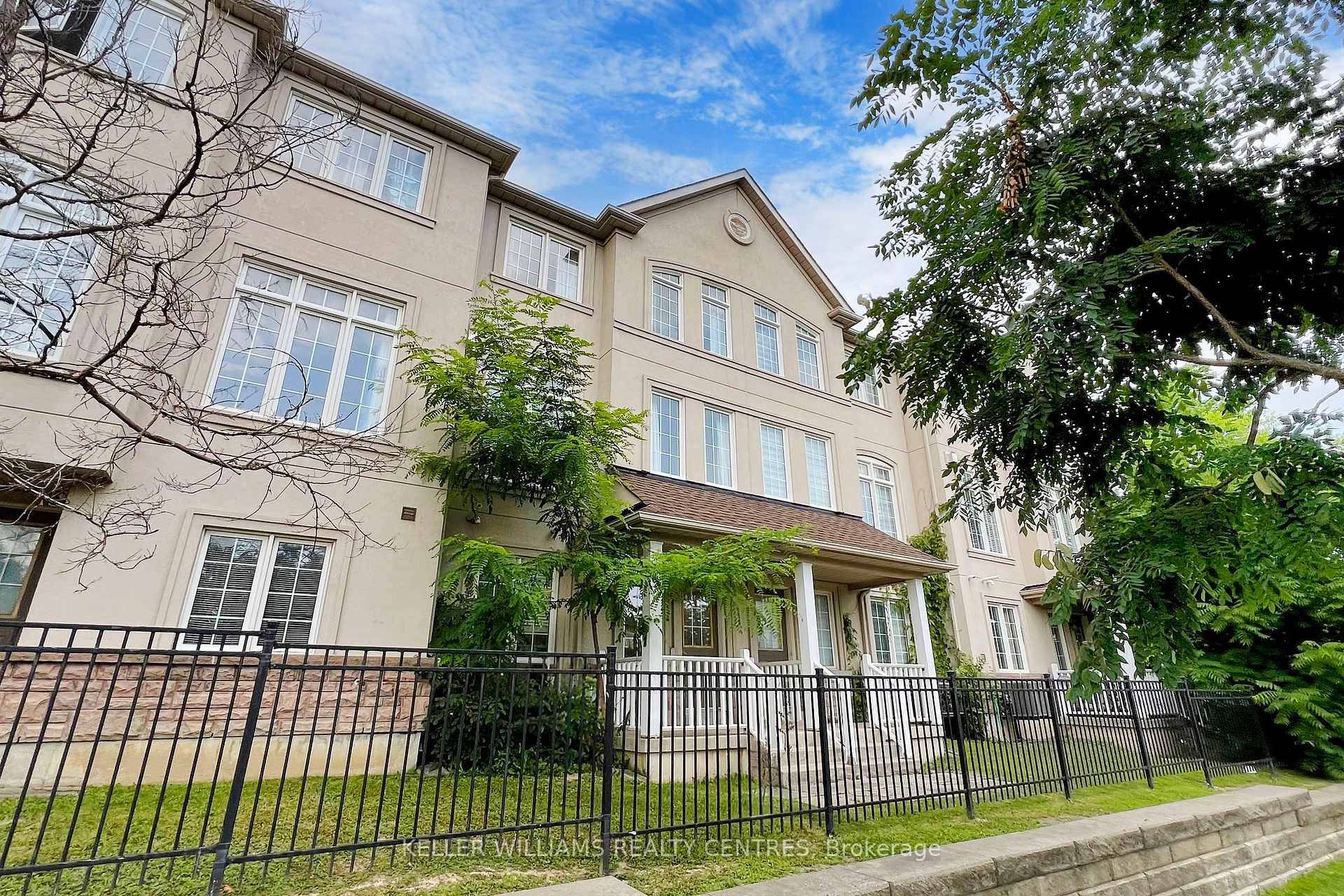 Beautifully laid out townhome walking distance to Richmond Hill high school and Trillium Woods Public School.