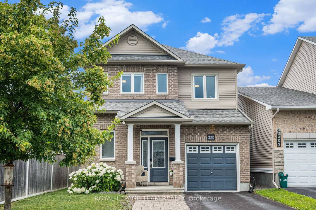 Beautiful, fully furnished single family home located just steps from Tanger Outlets, the Canadian Tire Centre, and highly rated schools.