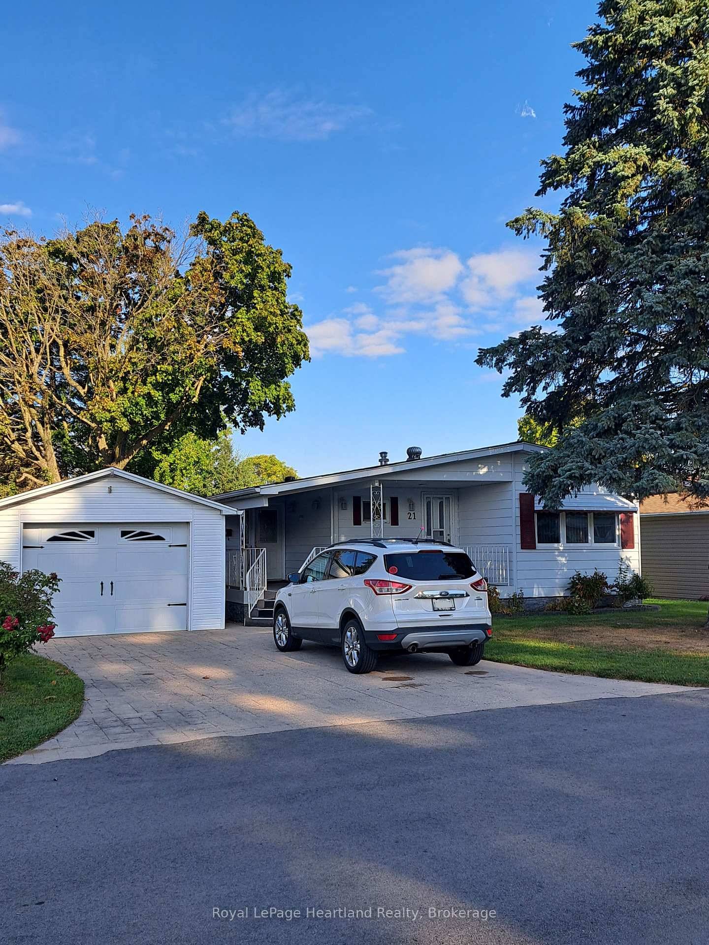 Wish you were here ! Twin Elm Estates is a premiere Adult Lifestyle Community located in Strathroy minutes to shopping, restaurants, hospital and golf !