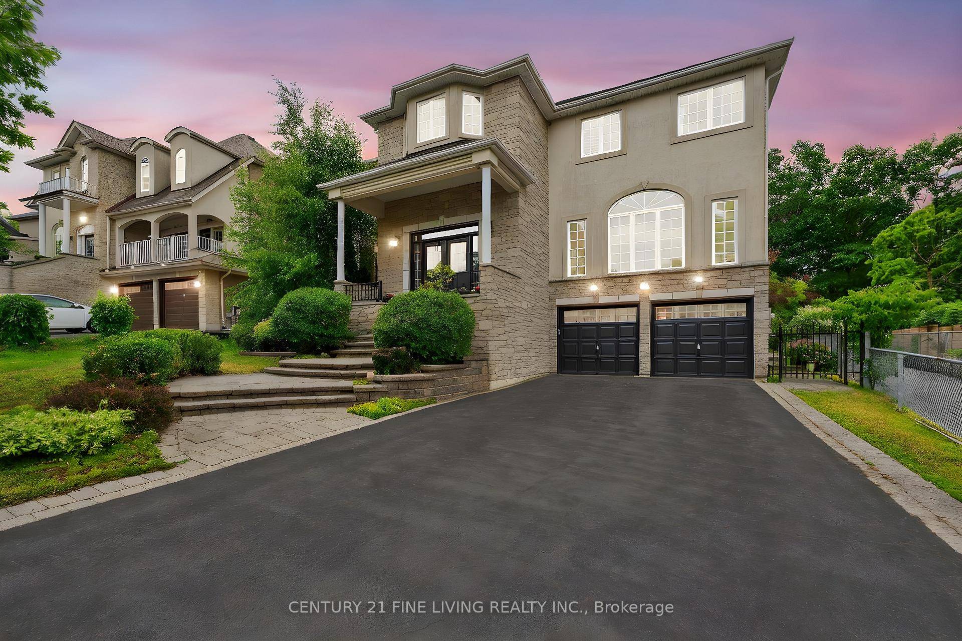 Welcome to this beautifully appointed executive stone and stucco home, ideally located in Barries prestigious Ardagh Bluffs community.