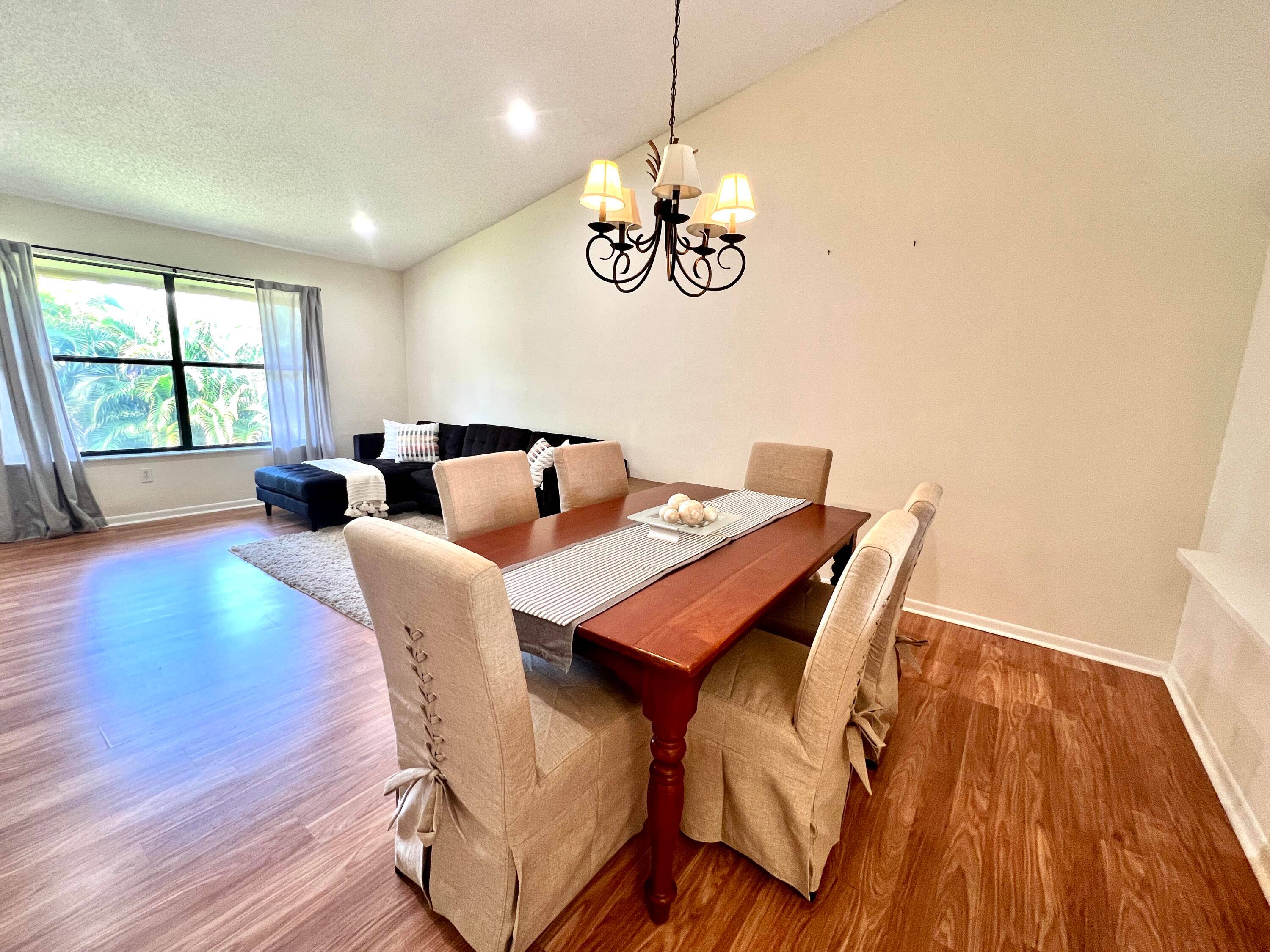 Welcome to this beautiful apartment featuring 3 bedrooms, 2 bathrooms, generous living space, and stylish finishes, it offers the perfect setting for both relaxing and entertaining especially after a long ...