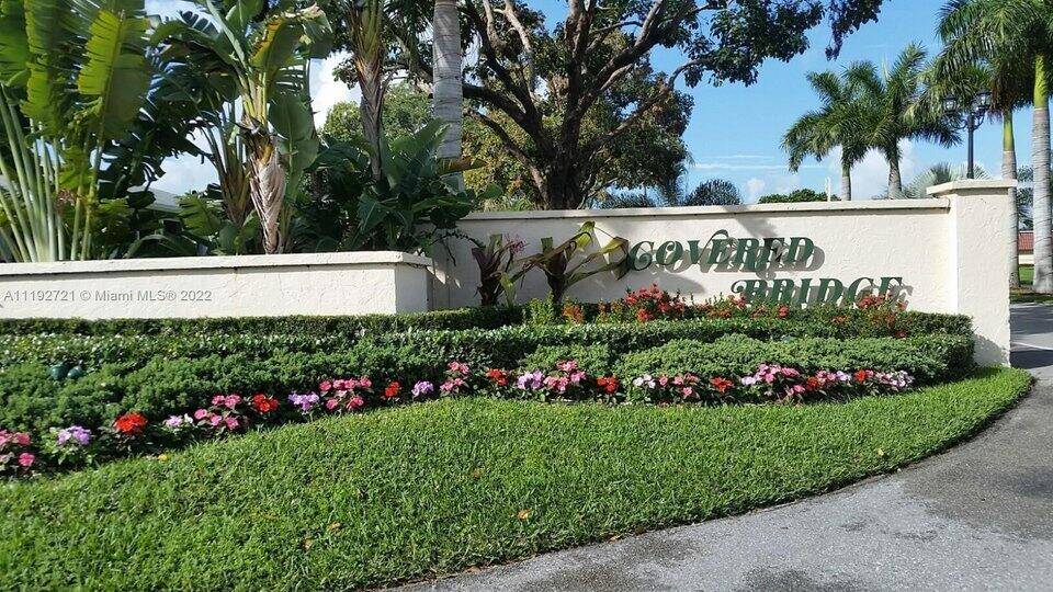 Welcome to your villa in a vibrant 55 community, where active living meets comfort and convenience !