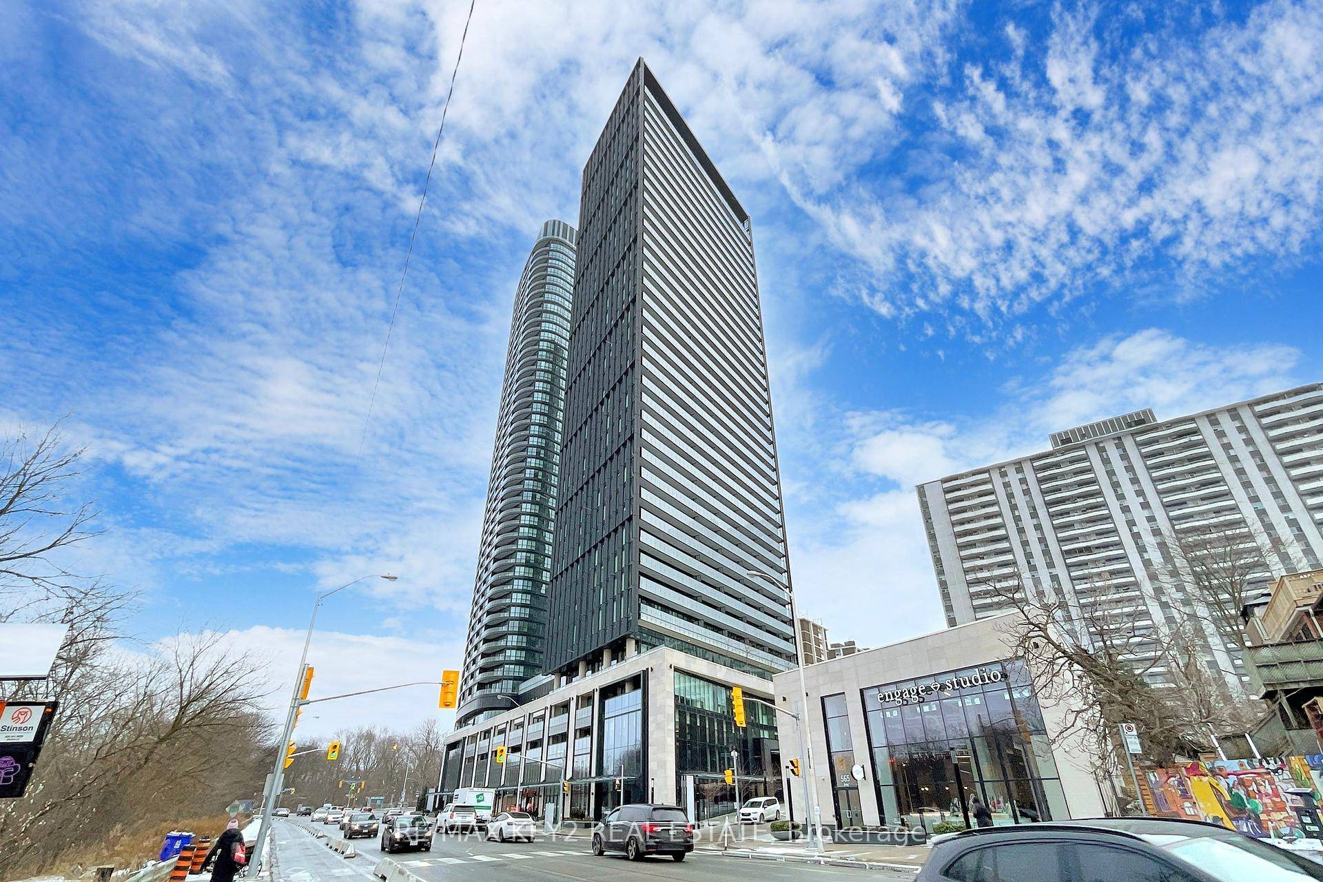 This beautiful one bedroom suite at Via Bloor offers 497 square feet of stylish living space with a stunning north facing view overlooking the Rosedale Valley Forest.