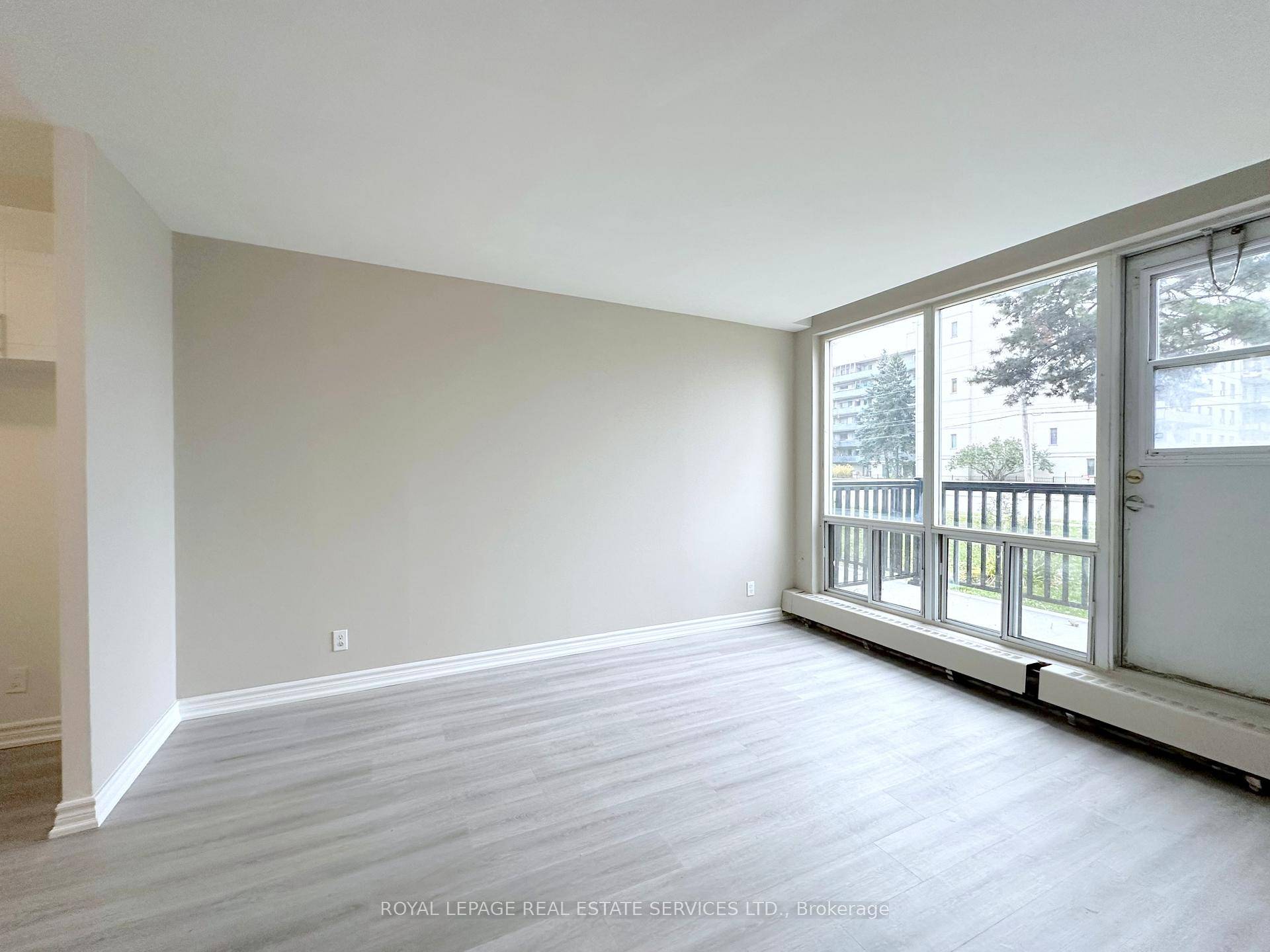 Welcome to this lovely 3 bedroom, 2 storey townhouse in a friendly, well kept community surrounded by beautiful green spaces perfect for relaxing walks or time outdoors.