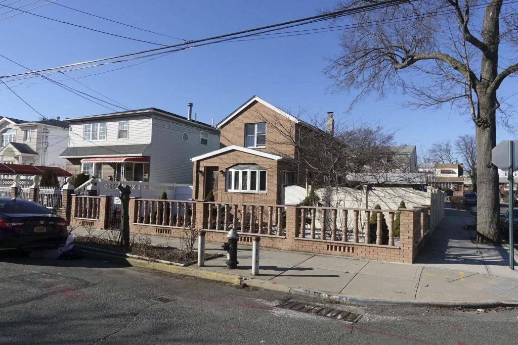 Discover this beautifully renovated single family home, perfectly situated on an impressive 40x100 lot.