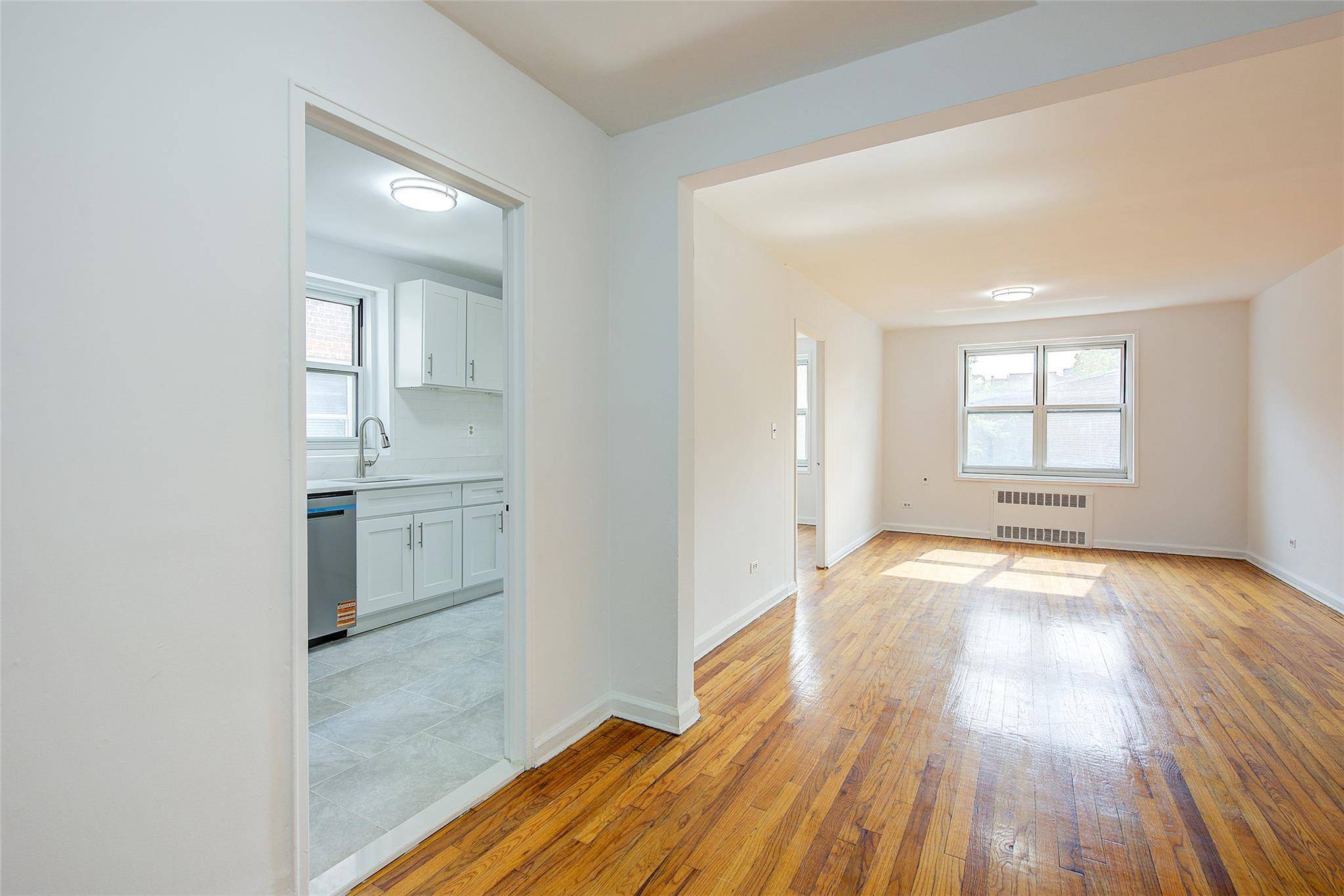 Great location and beautiful renovated 2 Bedroom, 1 Bathroom apartment !