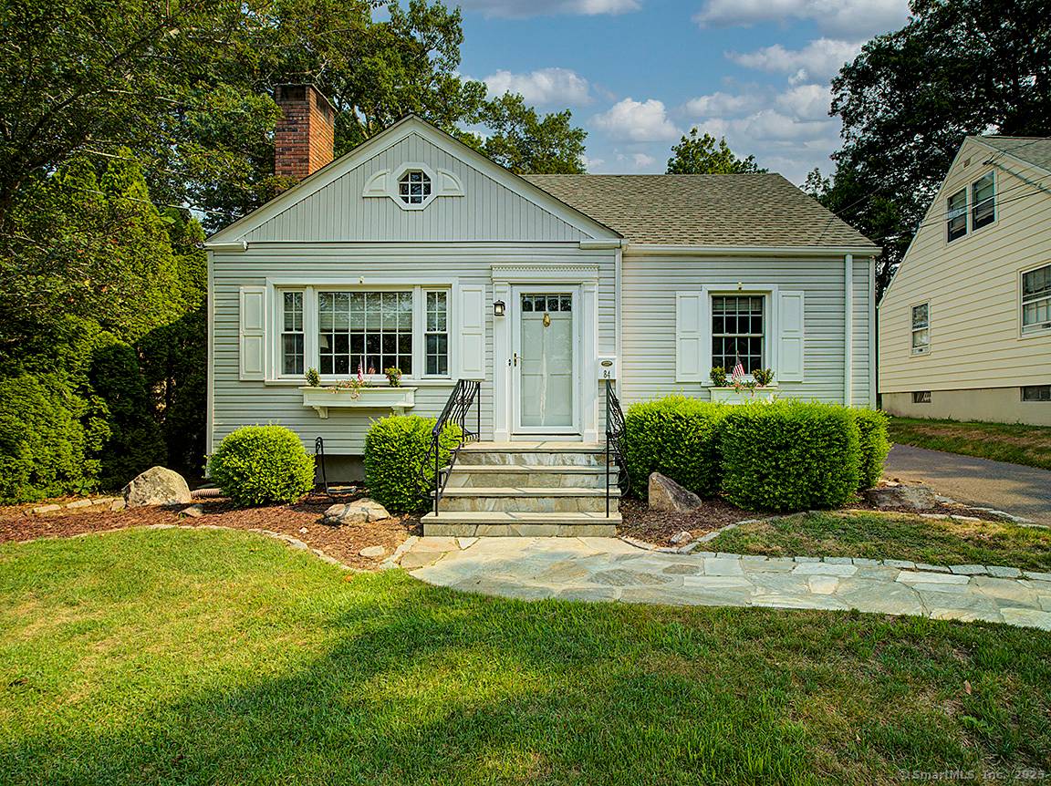 Town Assessor records show 2 Bedrooms and 1 Bath 1546 sf.