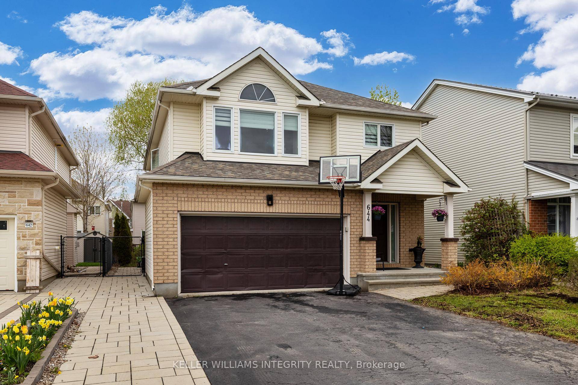 Welcome to one of Ottawa most sought after neighborhoods The Findlay Creek !