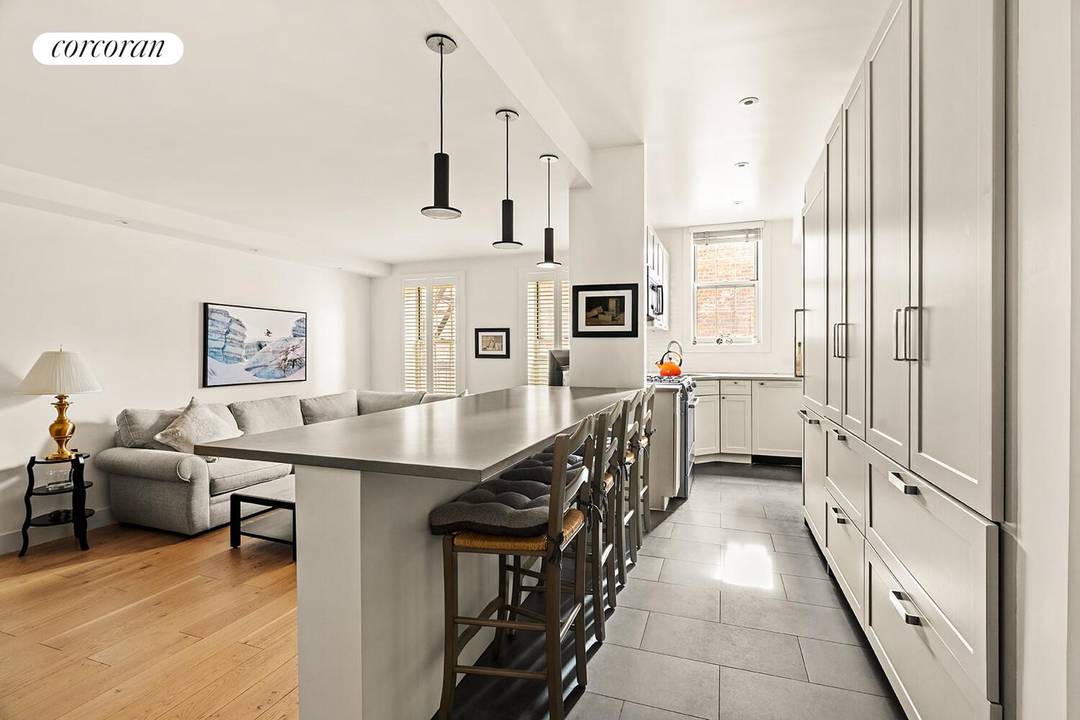 Welcome home to this beautifully renovated, oversized one bedroom co op at Mansion House, one of Brooklyn Heights most sought after full service pre war elevator buildings.